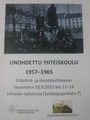 Unohdettu yhteiskoulu -tilaisuus oli houkutellut Linnalan alakerran kahviosaliin kuuden esiintyjän ja kolmen Nälkälinnanmäki-Seuran hallituksen jäsenen lisäksi vajaa kolmekymmentä henkeä, useimmat seniorikansalaisia. Lähes kaikki heistä ilmoittivat opiskelleensa yhteiskoulussa joskus vuosien 1957 ja 1965 välillä.

Seinäesitteen kuvassa, samoin kuin muistelijoiden monissa koulukuvissa, seisotaan Lehtosen patsaan ja koulurakennuksen edessä. Yhtä suosittu kuvauspaikka oli koulun pihan puoli.
