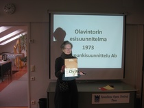 Ensimmäisen kerran vanhan kaupungintalon purkamisesta tai säilyttämisestä äänestettiin Olavintorin esisuunnittelun yhteydestä. Arkkitehtitoimisto Oy Kaupunkisuunnittelun Ab:llä teetetty esisuunnitelma julkaistiin vihkosena, joka jaettiin mm. myöhemmin uuden kaupungintalon suunnittelukilpailuun  osallistuville. 