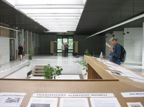 Moni kävijöistä kertoi vasta tyhjässä kirjastossa oivaltaneensa, miten hienosta arkkitehtuurista rakennuksen sisätiloissa oli kyse. Esimerkiksi ikkunarivin viuhkamaisesti sijoittuvat ulokkeet olivat kirjaston viime vuosikymmeninä peittyneet näkymättömiin tilanahtauden vuoksi jatkettujen hyllyrivistöjen taakse.