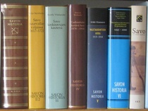 Tilaisuudessa oli tarjolla Savon historia -sarjan osia, joita Etelä-Savon maakuntaliitto on lahjoittanut  maakunnassa toimivien kotiseutuyhdistysten käyttöön edelleen jaettaviksi. Kuvan kirjat lähtivät vieraiden matkaan, uusinta osaa lukuun ottamatta. Kirjoja on edelleen runsaasti saatavilla. Jos haluat koko sarjan tai sen osia, klikkaa auki Yhteystiedot-sivu ja soita tai lähetä sähköpostia sihteerille.