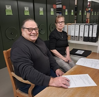 Keväällä 2026 toimintansa lopettanut Nälkälinnanmäki-Seura ry on luovuttanut yhdistyksen aineiston vuosilta 2012–2026 Savonlinnan kaupunginarkistoon. 

Kuvassa ex-yhdistyksen puheenjohtaja Harri O. Halko ja arkistonhoitaja Merja Ralli-Laamanen allekirjoittamassa luovutussopimusta. Kokoelmaan pääsee tutustumaan varaamalla ajan arkistosihteeriltä sähköpostitse tai puhelimitse (merja.ralli-laamanen@savonlinna.fi tai 044 417 4046).
